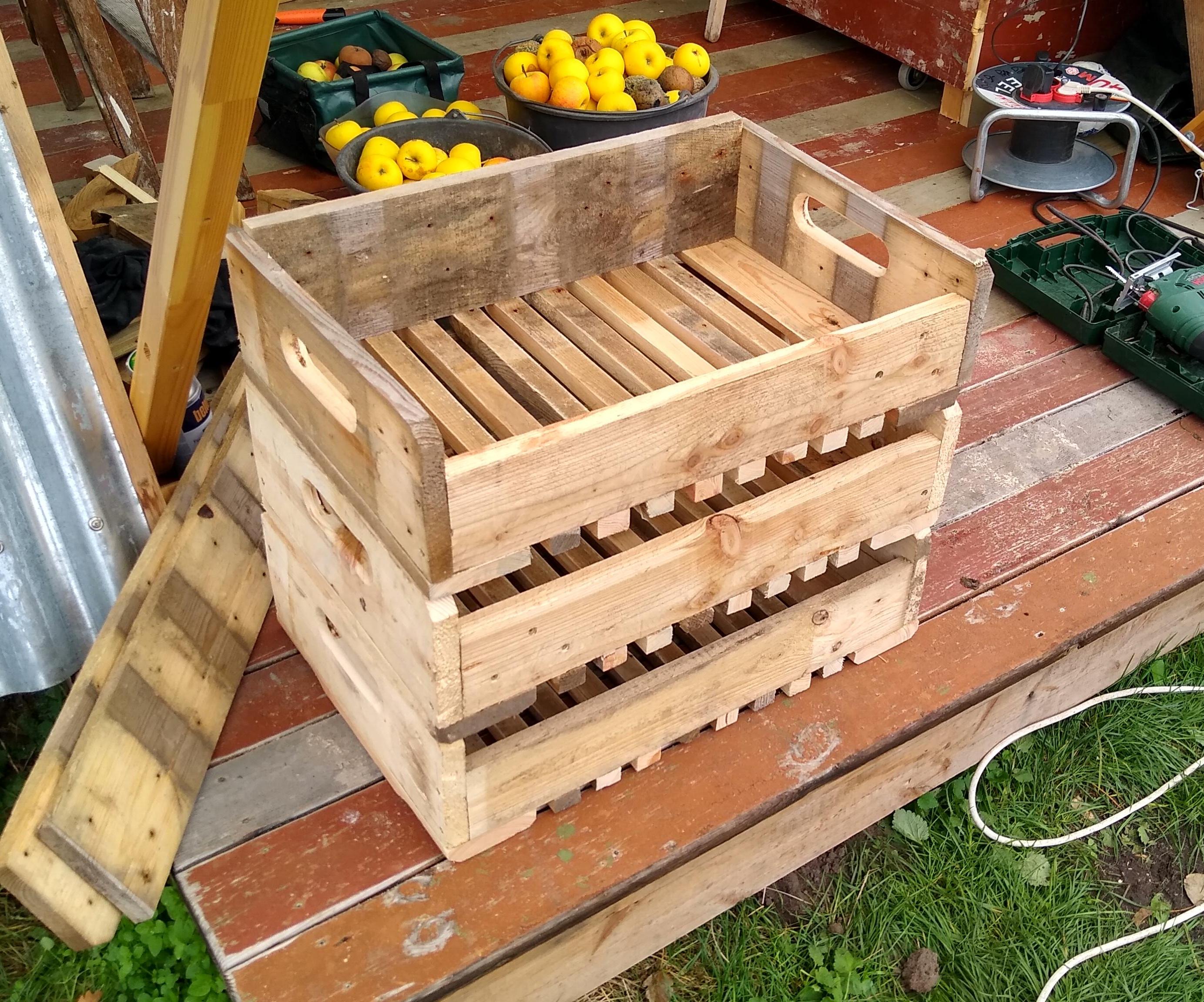 Stackable (Apple) Crates From Used Pallet Wood