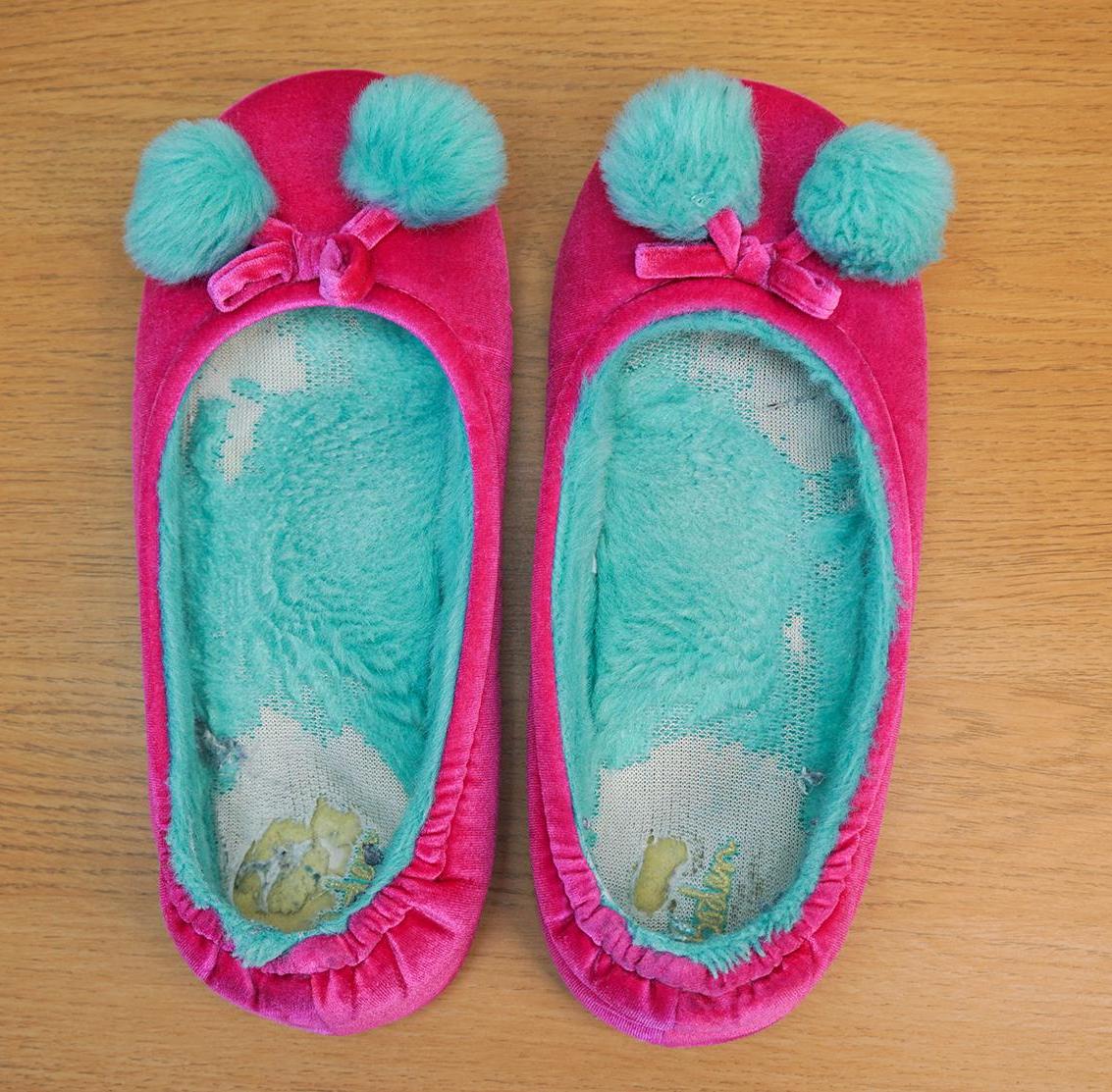 How to Fix Slippers That Are Worn on the Inside | Replace the Insole