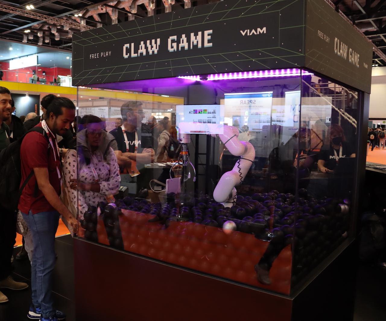 Build a Robotic Claw Arcade Game With a Raspberry Pi, a Robot Arm, and Viam