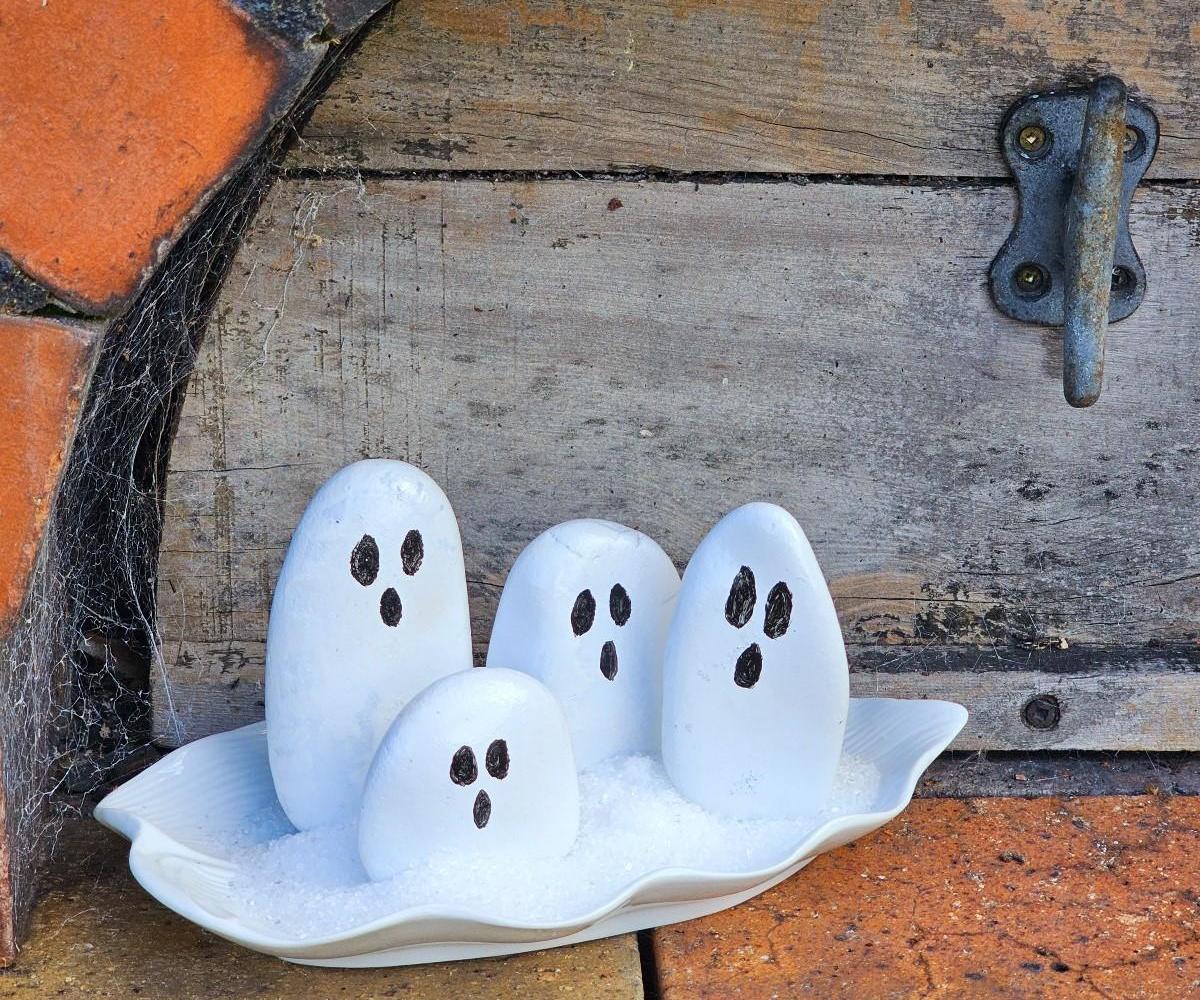 Last Minute Easy Halloween Ghost Decor