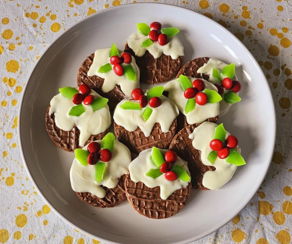 Simple Christmas Pudding Cookies