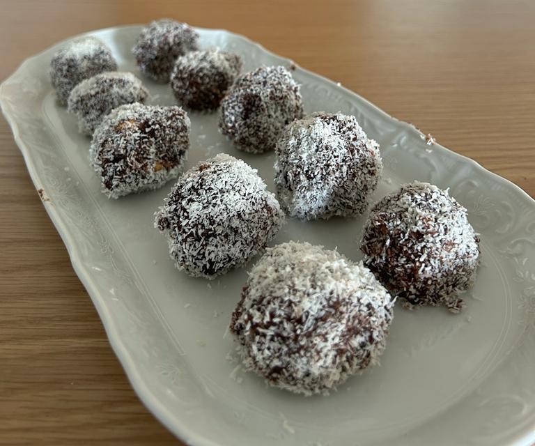 "Chocolate" Balls With a Healthy Twist!