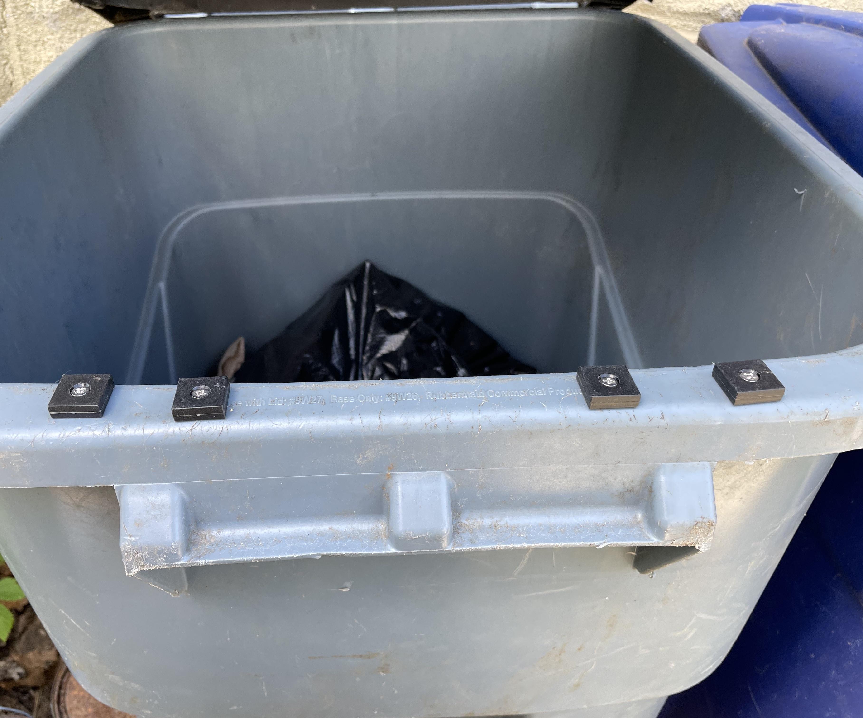 Rat-proof and Raccoon-proof Magnetically Sealed Trash Can