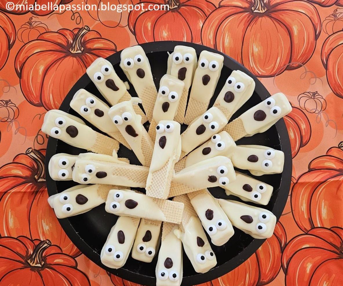 Simple Halloween Wafer Ghosts